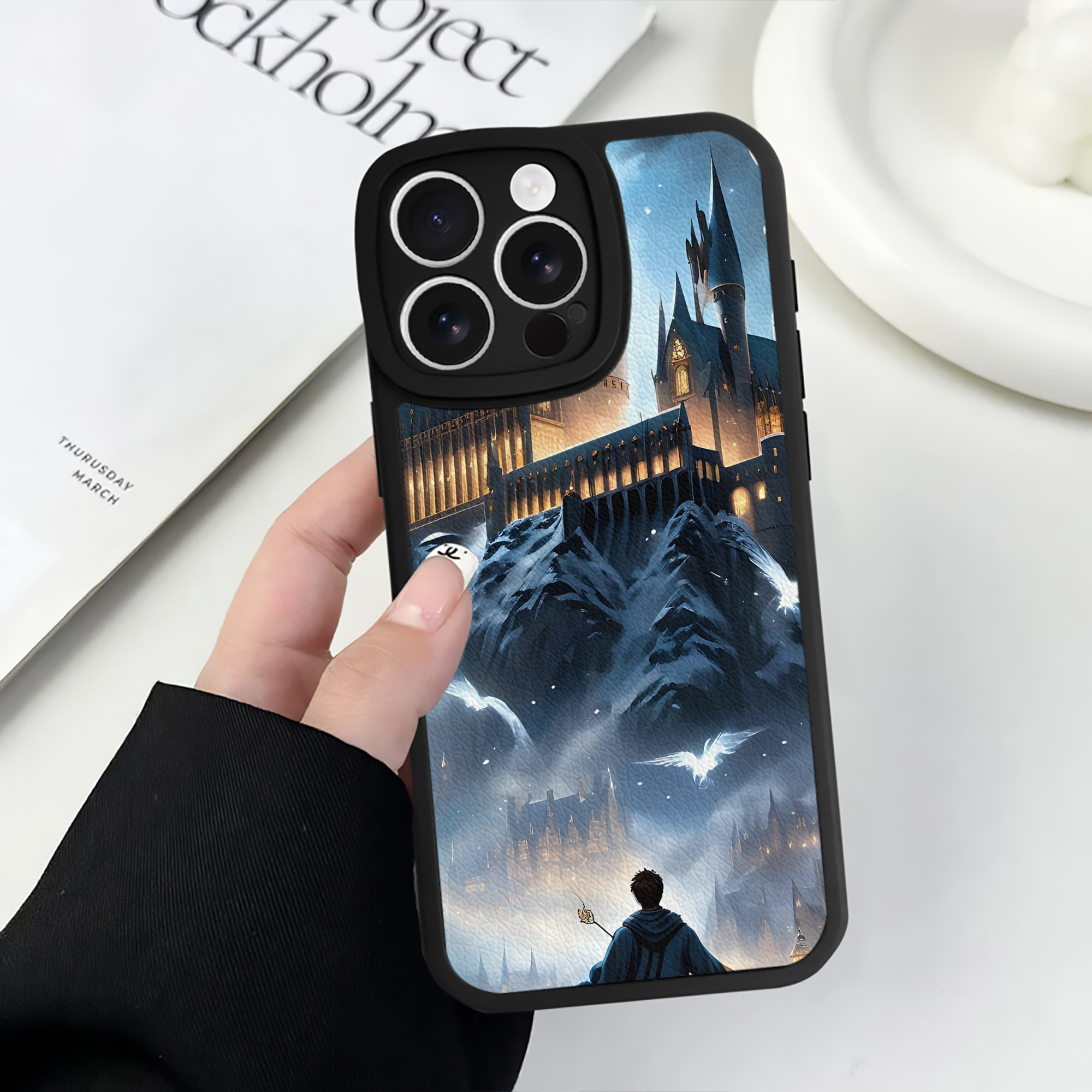 （画像用） Harry Potter ハリー・ポッターシリーズ 【iPhone 16シリーズ対応】シリコンスマホケース（レザー調） 材質：シリコン